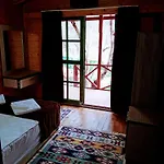 Efe Bungalov * カシュ